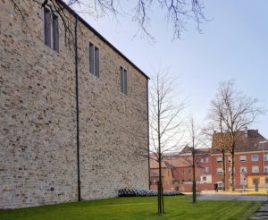 Schlange Heilig Kreuz Kirche